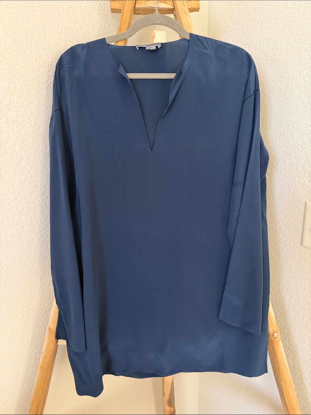 Vince Women's 100-% Silk Navy Blue Long-Sleeve V-Notch Tunic